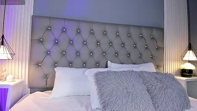 Snapshot of VioletthaRous chatting on March 24, 2026, 10:37 pm VioletthaRous online show from March 24, 2026, 10:37 pm