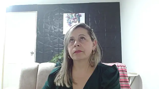 Snapshot of CINTHIA1609 chatting on February 25, 2025, 11:00 pm CINTHIA1609 online show from February 25, 2025, 11:00 pm