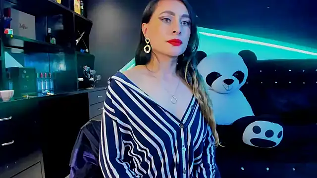 Coral Gibson online show from February 21, 2025, 3:43 pm