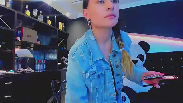 Coral Gibson online show from March 14, 2025, 12:51 pm