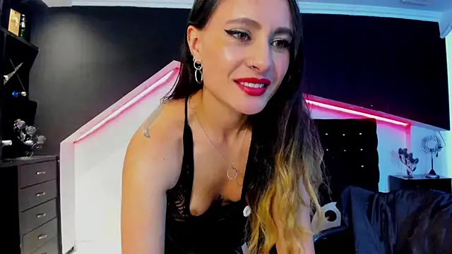 Coral Gibson online show from March 18, 2025, 7:20 pm