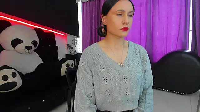 Coral Gibson online show from September 9, 2025, 12:59 pm