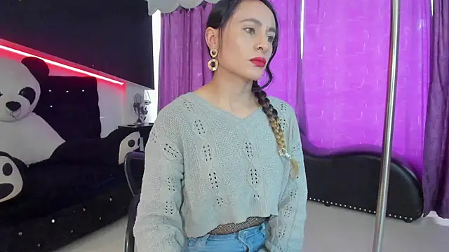 Coral Gibson online show from September 17, 2025, 1:24 pm