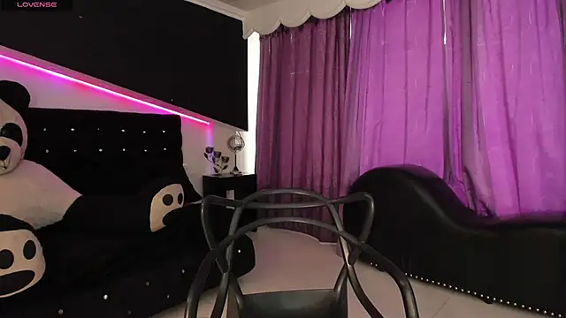 Coral Gibson online show from January 15, 2026, 1:37 pm