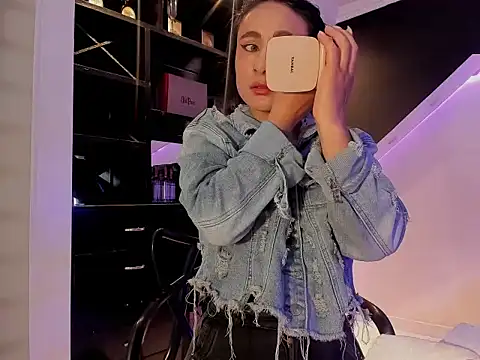 Coral Gibson online show from May 6, 2026, 1:05 pm