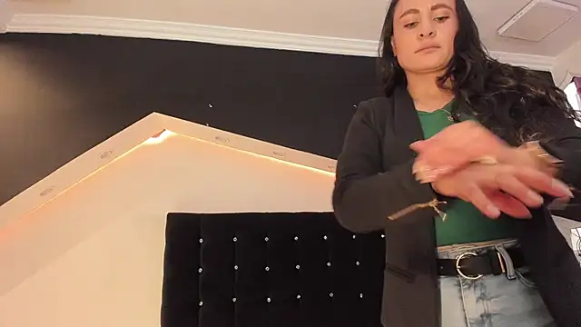 Coral Gibson online show from May 12, 2026, 2:25 pm