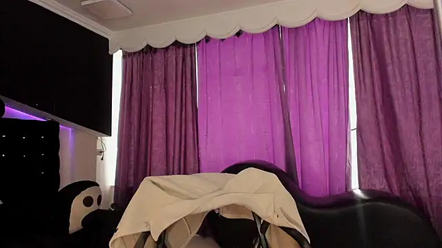 Coral Gibson online show from June 11, 2026, 1:31 pm