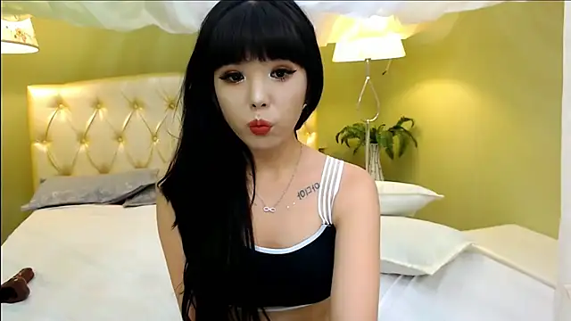 Snapshot of lilzannye chatting on October 19, 2025, 7:58 pm lilzannye online show from October 19, 2025, 7:58 pm