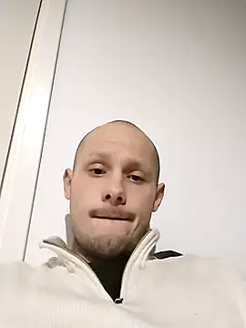 Makson2001 online show from February 10, 2026, 11:42 pm