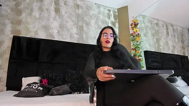 Ellaochoa online show from January 8, 2025, 11:32 am