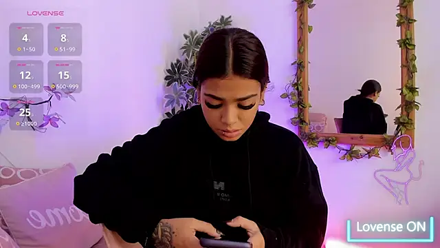 Snapshot of GiaFu chatting on September 28, 2025, 11:59 am GiaFu online show from September 28, 2025, 11:59 am