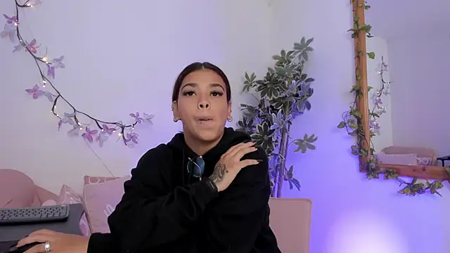 Snapshot of GiaFu chatting on September 30, 2025, 6:13 pm GiaFu online show from September 30, 2025, 6:13 pm