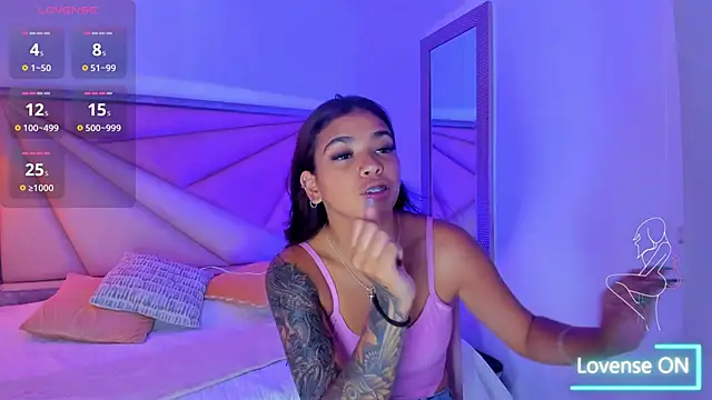 Snapshot of GiaFu chatting on October 7, 2025, 5:54 pm GiaFu online show from October 7, 2025, 5:54 pm