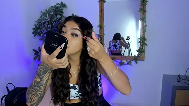 Snapshot of GiaFu chatting on October 14, 2025, 1:01 pm GiaFu online show from October 14, 2025, 1:01 pm