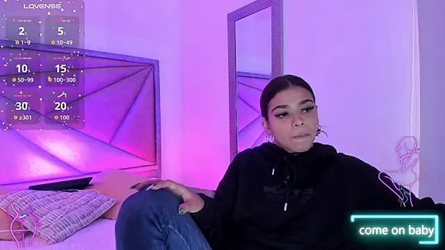 Snapshot of GiaFu chatting on October 17, 2025, 7:05 pm GiaFu online show from October 17, 2025, 7:05 pm