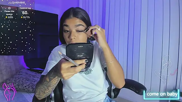 Snapshot of GiaFu chatting on October 25, 2025, 6:13 pm GiaFu online show from October 25, 2025, 6:13 pm