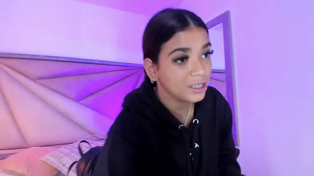 Snapshot of GiaFu chatting on October 27, 2025, 6:23 pm GiaFu online show from October 27, 2025, 6:23 pm