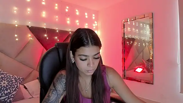 Snapshot of GiaFu chatting on October 30, 2025, 6:08 pm GiaFu online show from October 30, 2025, 6:08 pm