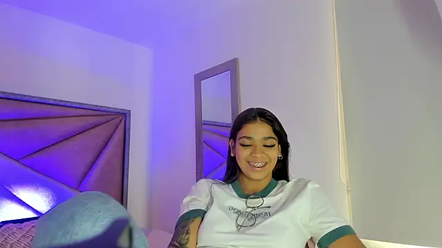 Snapshot of GiaFu chatting on November 4, 2025, 5:23 pm GiaFu online show from November 4, 2025, 5:23 pm