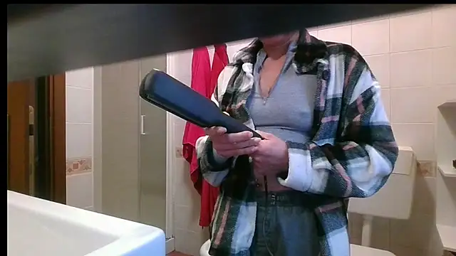 Snapshot of KarolinaReaper chatting on March 2, 2026, 2:35 pm KarolinaReaper online show from March 2, 2026, 2:35 pm