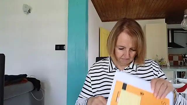 Sandcoq online show from May 5, 2026, 8:44 am