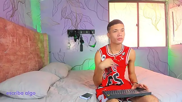 Boy4boy2 online show from December 9, 2024, 1:13 pm