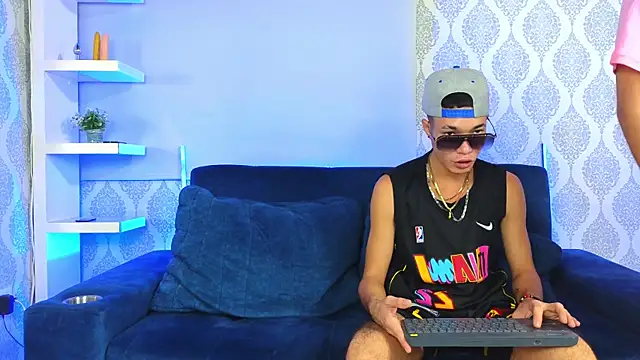 Boy4boy2 online show from December 10, 2024, 1:22 pm