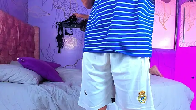 Boy4boy2 online show from December 12, 2024, 1:28 pm