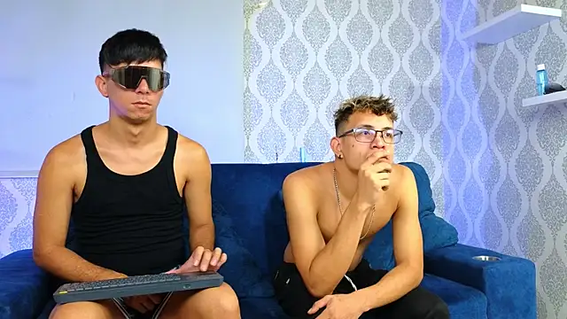 Boy4boy2 online show from December 22, 2024, 1:22 pm