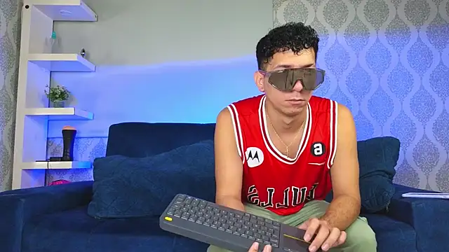 Boy4boy2 online show from December 28, 2024, 1:38 pm