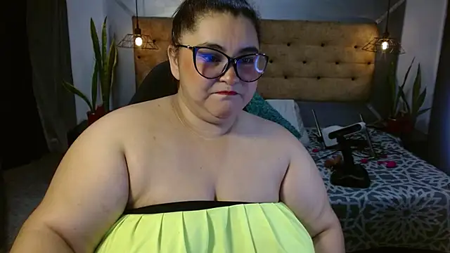 KATIIA16 online show from September 12, 2025, 3:17 am