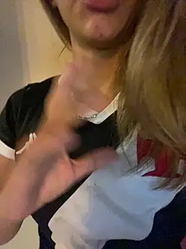 Snapshot of Carolinen chatting on March 25, 2026, 6:36 pm Carolinen online show from March 25, 2026, 6:36 pm