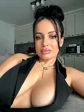 melissablack online show from September 15, 2025, 10:59 am