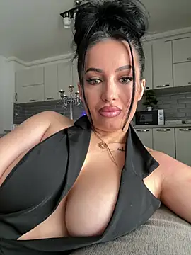 Snapshot of melissablack chatting on January 13, 2026, 8:19 am melissablack online show from January 13, 2026, 8:19 am