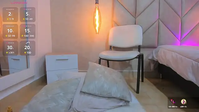 Mollymoon1 online show from March 12, 2025, 7:17 pm