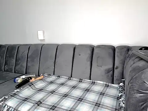 Snapshot of Pearl_00 chatting on October 13, 2025, 7:47 pm Pearl 00 online show from October 13, 2025, 7:47 pm