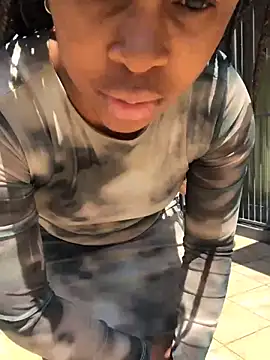 Snapshot of Pearl_00 chatting on October 19, 2025, 11:11 am Pearl 00 online show from October 19, 2025, 11:11 am