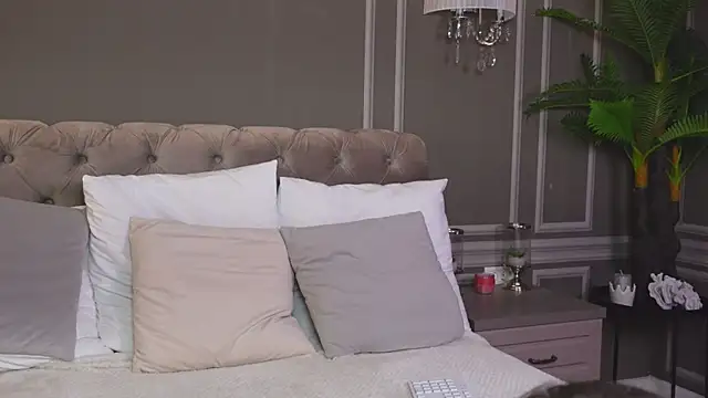 AnnieStylesx online show from December 22, 2024, 4:28 am