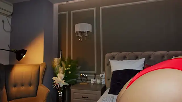 AnnieStylesx online show from September 19, 2025, 3:52 am