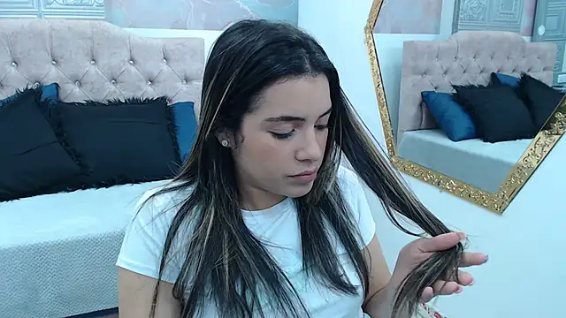 Leah Means  online show from December 27, 2024, 3:48 pm