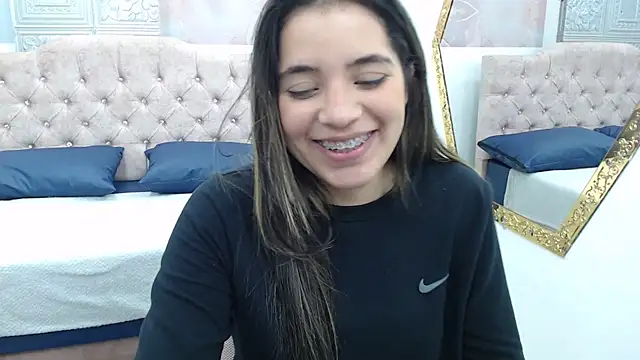 Leah Means  online show from January 3, 2025, 5:31 pm