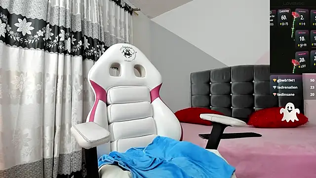 Snapshot of Camcrush__ chatting on December 12, 2024, 10:52 pm Camcrush   online show from December 12, 2024, 10:52 pm