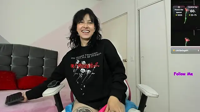 Snapshot of Camcrush__ chatting on January 26, 2025, 1:36 pm Camcrush   online show from January 26, 2025, 1:36 pm