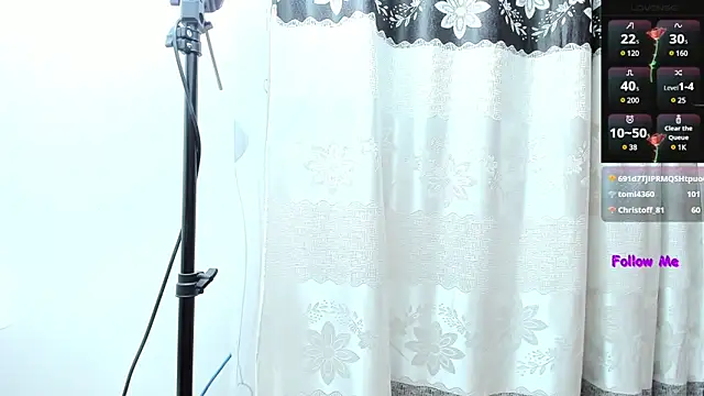 Snapshot of Camcrush__ chatting on February 12, 2025, 10:37 pm Camcrush   online show from February 12, 2025, 10:37 pm