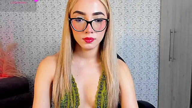Snapshot of Sarajonnes chatting on April 2, 2026, 6:16 pm Sarajonnes online show from April 2, 2026, 6:16 pm