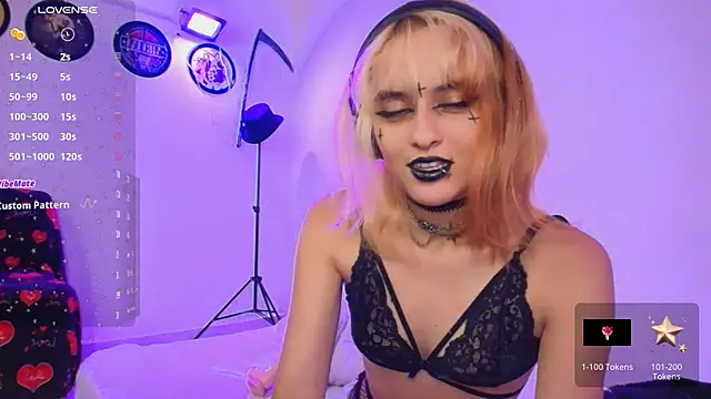 lizeth darks online show from December 11, 2024, 9:23 pm