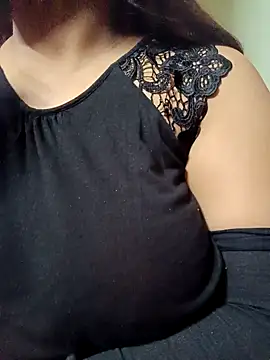 Cute payal0 online show from January 6, 2025, 5:06 pm