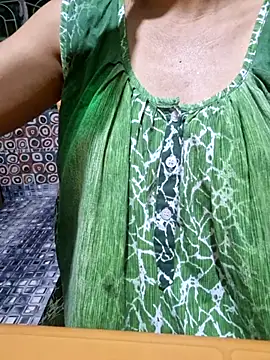 Snapshot of Melody_Shyla chatting on October 25, 2025, 9:42 pm Melody Shyla online show from October 25, 2025, 9:42 pm