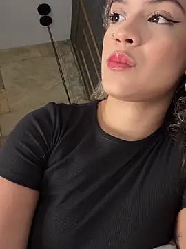 Snapshot of Alisha-Bond chatting on June 11, 2026, 12:32 am Alisha-Bond online show from June 11, 2026, 12:32 am