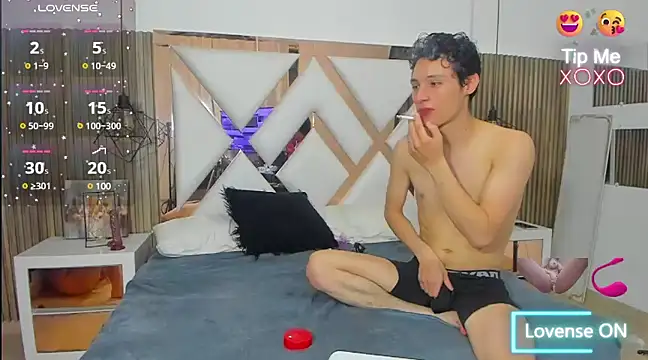 LIZandDante online show from December 20, 2024, 11:26 pm